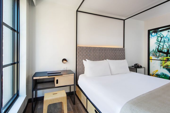 Room 25 of 57