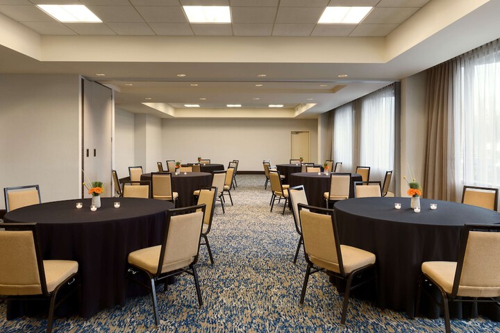 Embassy Suites by Hilton Boston Waltham