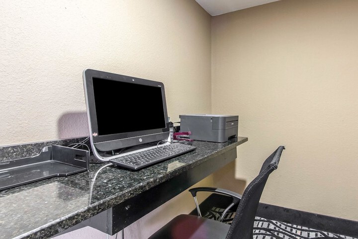 Business Center 31 of 31