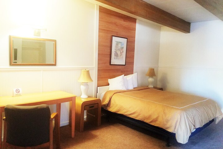 Room 5 of 13