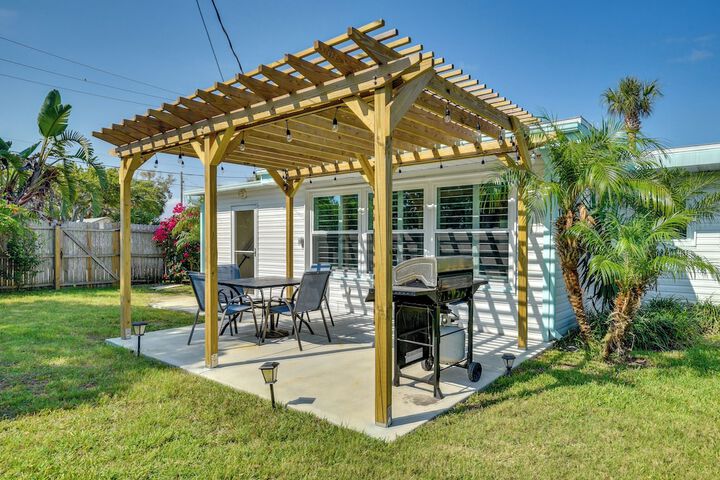 Charming Port Orange Home - Walk to Beach!