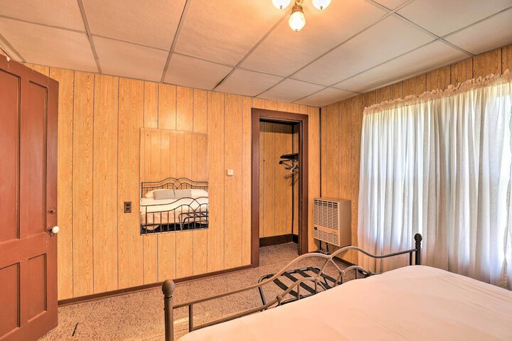Walk to Beach Marina & Town! Lake Ontario Getaway