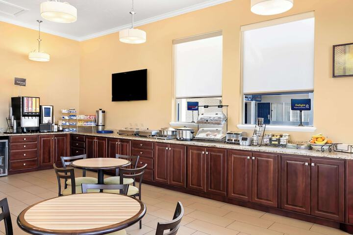 Breakfast/Coffee Service 25 of 27