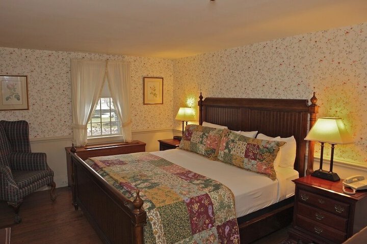 Publick House Historic Inn and Country Motor Lodge