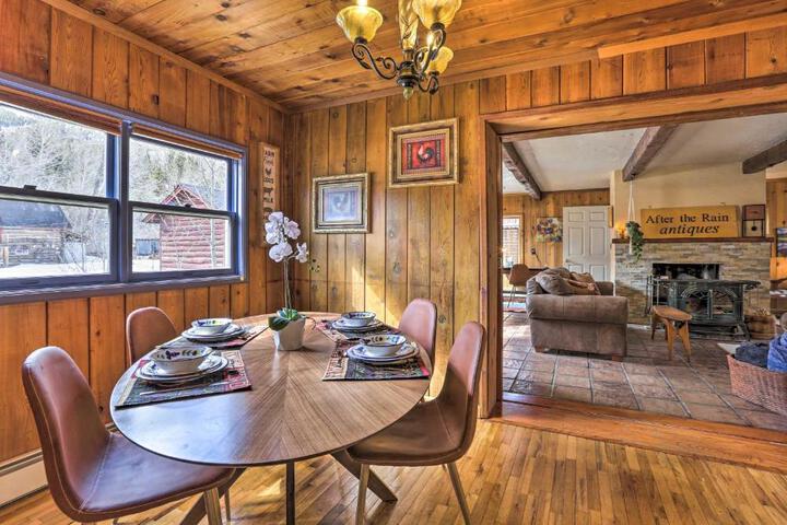 Lake Cabin w / King Bed Foodie Kitchen, & Views