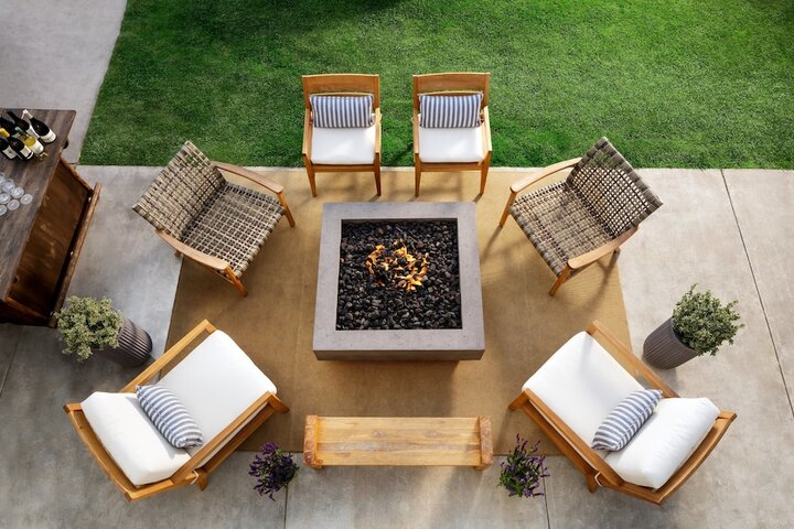 Lounge 49 of 65