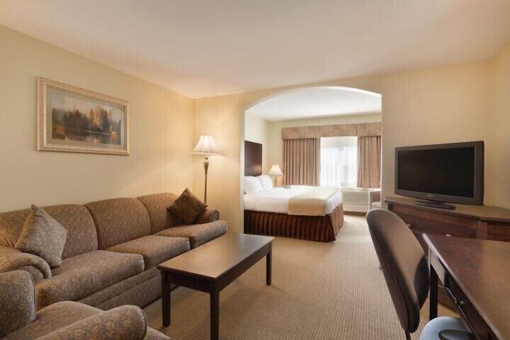 Room 8 of 18