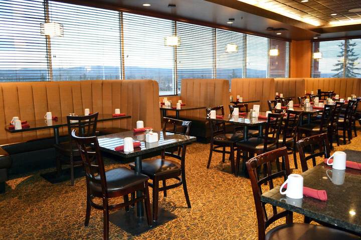 Dining 53 of 64