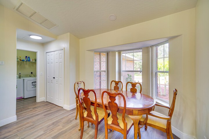 Sunny Palm Bay Home w / Screened Porch Near Beaches