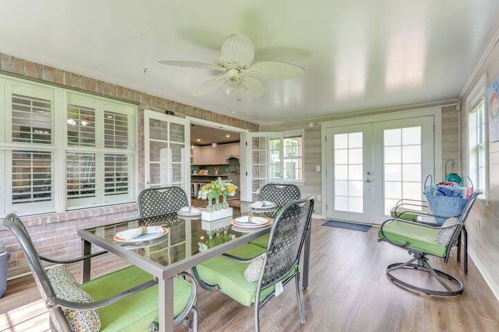 Spacious Home w / Sunroom 15 Mi to Pensacola!