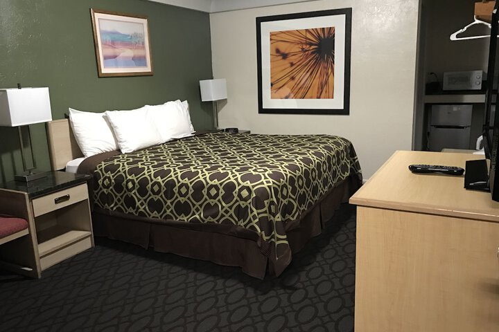 Room 18 of 25