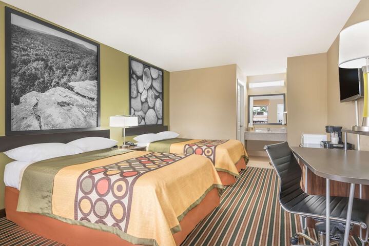 Room 4 of 17