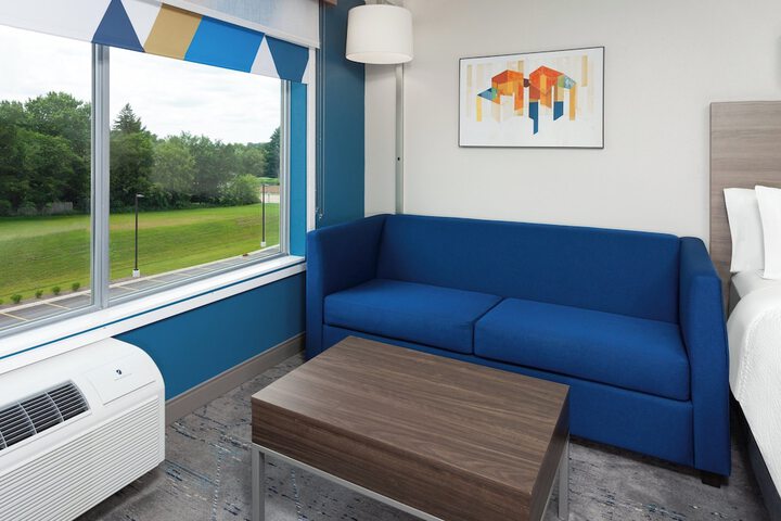 Holiday Inn Express & Suites Reedsburg - Dells Area by IHG