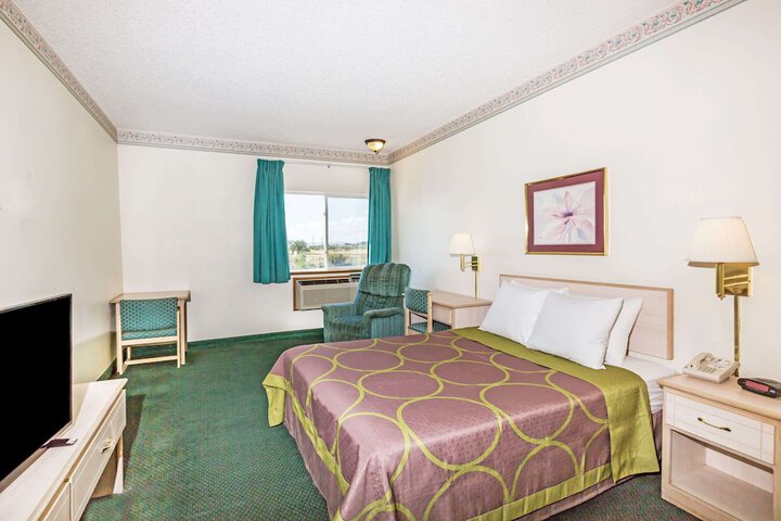 Room 9 of 13