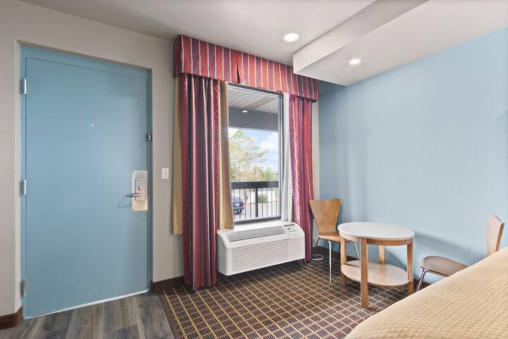 Room 12 of 25