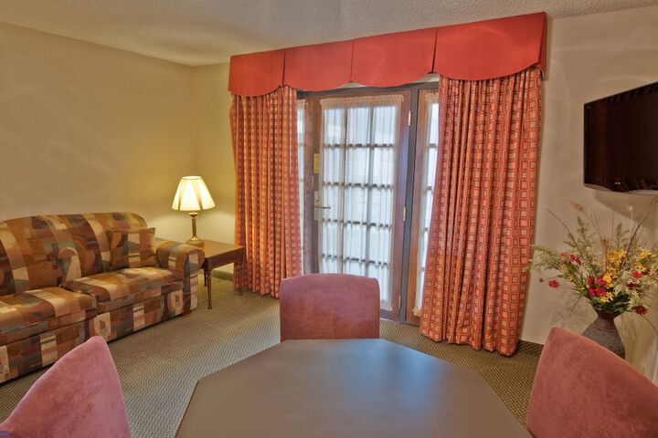 Room 9 of 33