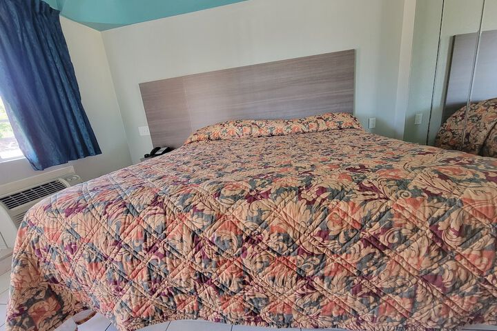 Room 14 of 16