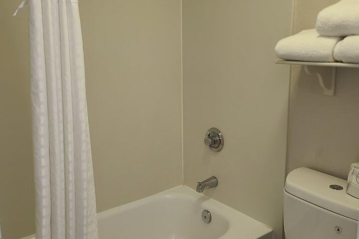 Room 17 of 38