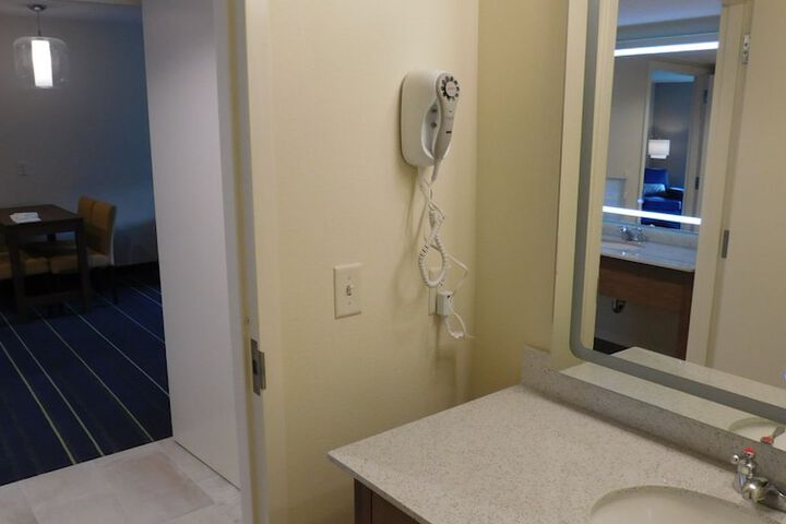 Room 32 of 47