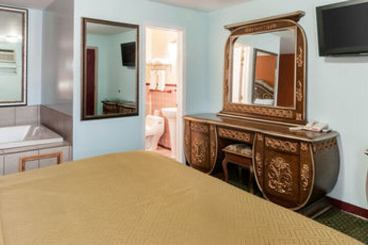 Motown Inn & Suites