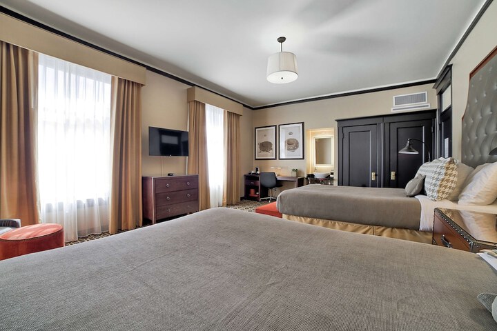 Room 42 of 62