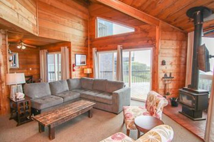 A Beachfront Fantasea 3 Br home by RedAwning