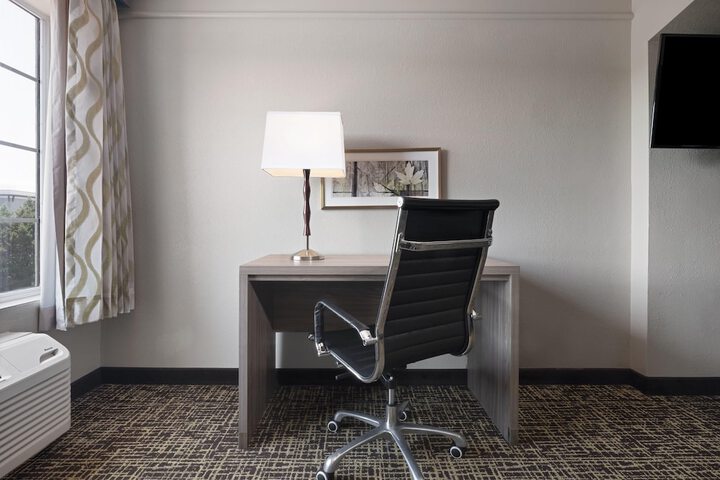 La Quinta Inn & Suites by Wyndham Atlanta Stockbridge