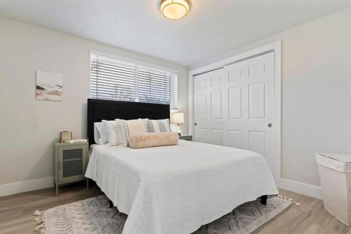 Modern Sugarhouse Condo Near Ski & Downtown