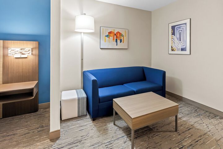 Holiday Inn Express & Suites Hebron - Cincinnati Airport by IHG