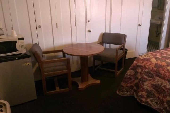 Room 32 of 37