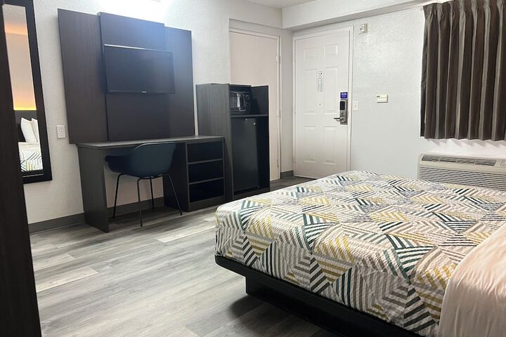 Motel 6 Middleburg Heights OH - Cleveland