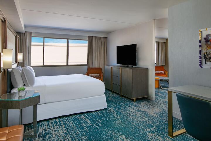 Room 26 of 86
