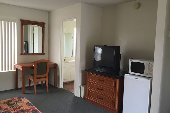 Golden Hills Motel