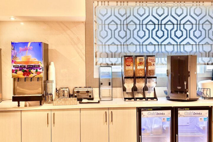 Breakfast/Coffee Service 144 of 168