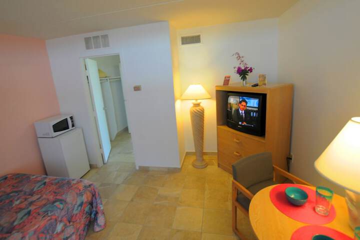 Room 17 of 33