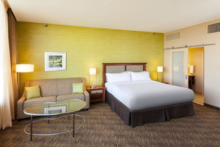 Room 32 of 43