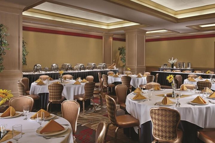 Ballroom/Hall 34 of 38