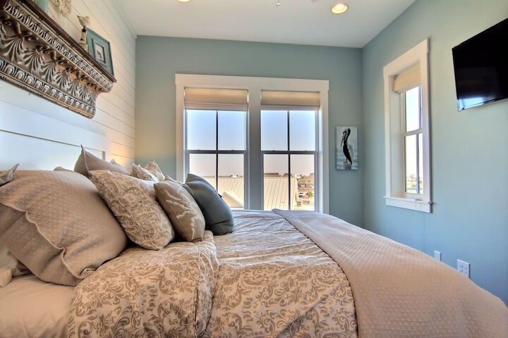 Room 9 of 18
