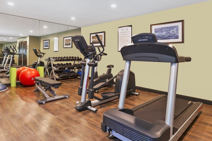 Staybridge Suites Detroit-Utica by IHG