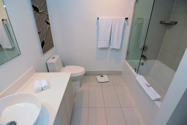 Room 9 of 20