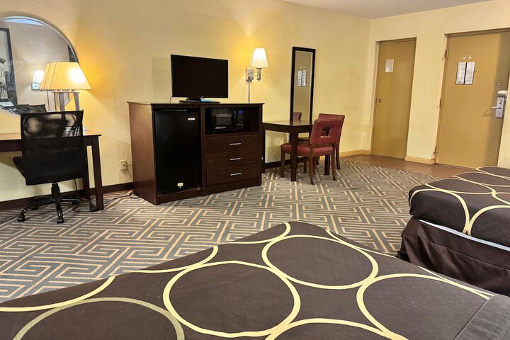 Super 8 by Wyndham Laurel