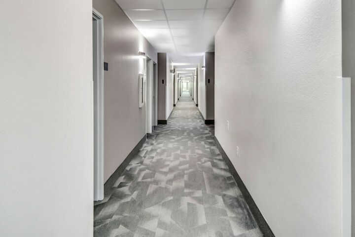 Ballroom/Hall 29 of 32