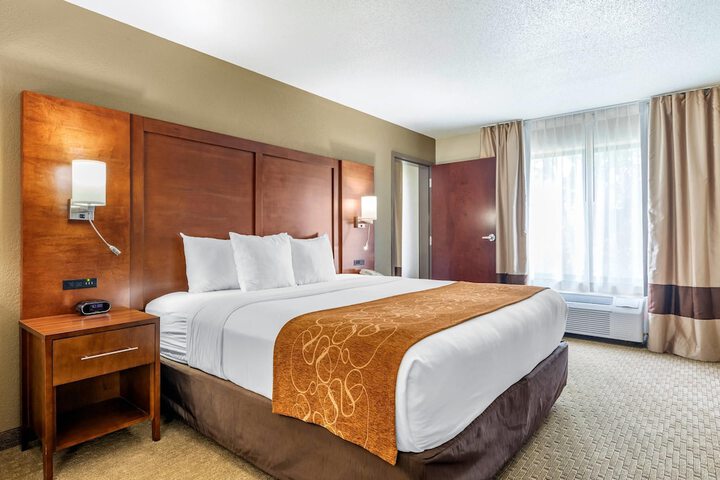 Comfort Suites Grand Rapids North