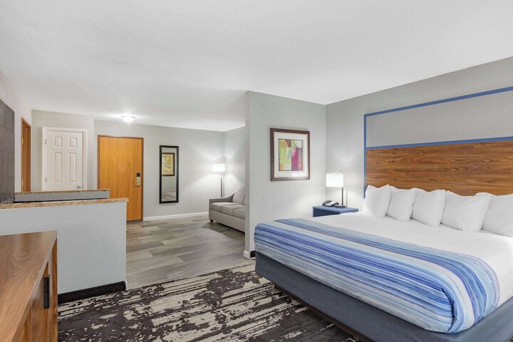 AmericInn by Wyndham Pella