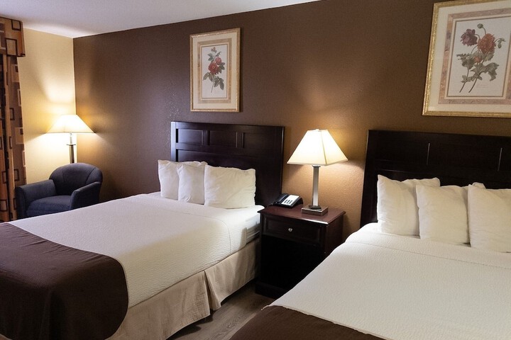 Baymont by Wyndham Battle Creek Downtown