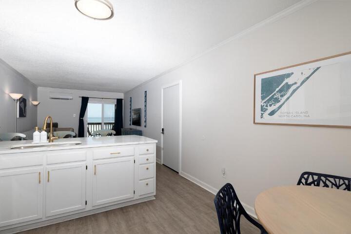 Embrace Oceanfront Elegance: Book Your Stay at Sunrise Oasis