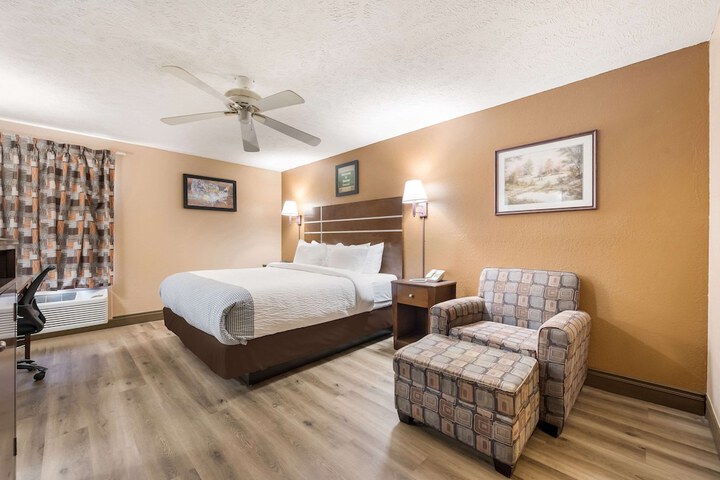Room 32 of 41