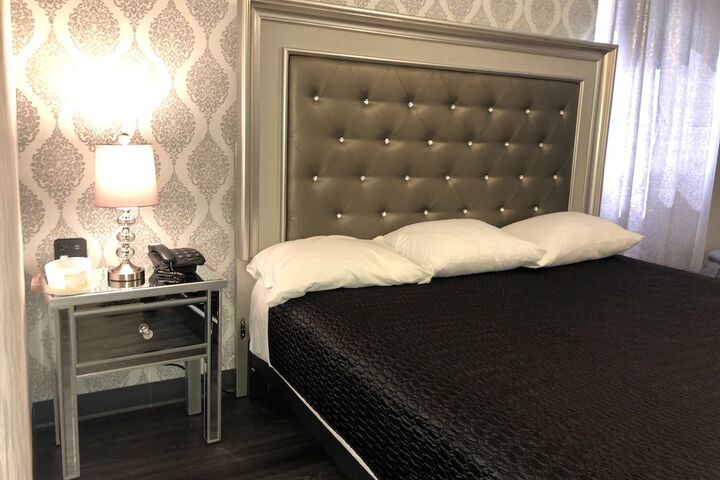Room 64 of 77