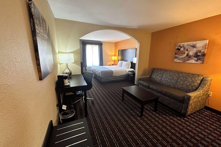 Best Western Plus Bass Hotel & Suites