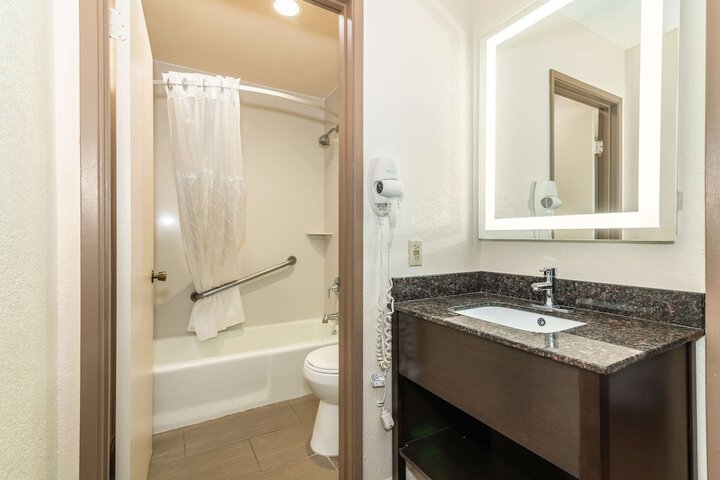 Room 15 of 37